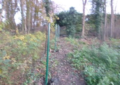 Fourniture et installation d'une clôture souple de 1.5 mètres de hauteur autour d'un jardin fortem...
