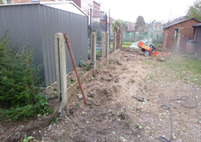 Remplacement de haies et clôtures par une nouvelle clôture NYLOFORT 2 D et un empierrement décora...