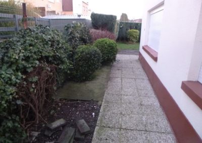 Remplacement de haies et clôtures par une nouvelle clôture NYLOFORT 2 D et un empierrement décora...