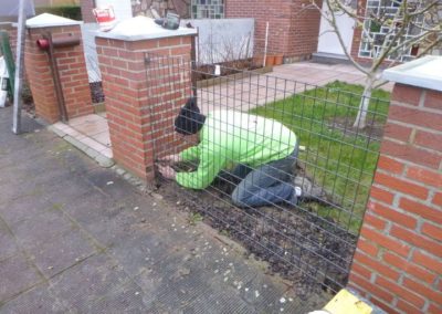 Remplacement d'une petite haie par une clôture décorative en gabion ZENTURO de BETAFENCE....