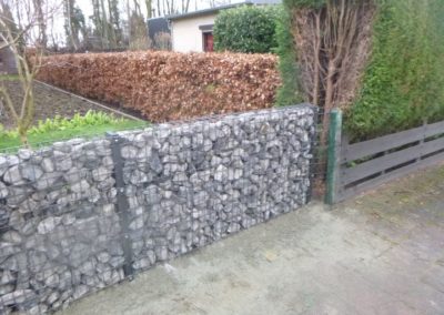 Remplacement d'une petite haie par une clôture décorative en gabion ZENTURO de BETAFENCE....