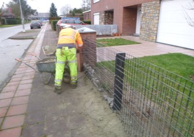 Remplacement d'une petite haie par une clôture décorative en gabion ZENTURO de BETAFENCE....