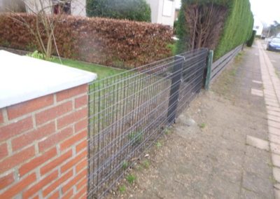 Remplacement d'une petite haie par une clôture décorative en gabion ZENTURO de BETAFENCE....