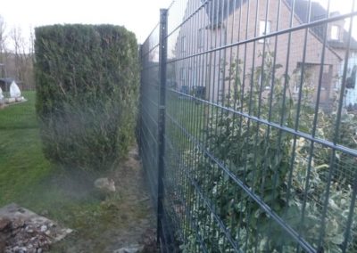 Installation d'une clôture rigide NYLOFORT 2D de chez BETAFENCE.

Sécurisation de la propriété a...