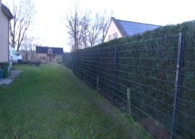 Installation d'une clôture rigide NYLOFORT 2D de chez BETAFENCE.

Sécurisation de la propriété a...