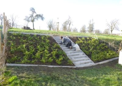 Petit aménagement réalisé dans un jardin. 

Création d'une escalier d'accès à la partie supér...