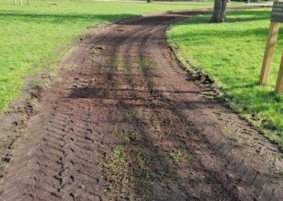 Réfection dés chemin dans le parc philosophique à Alleur.

Mise en place de plaquettes bois  dans...