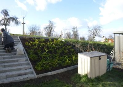 Petit aménagement réalisé dans un jardin. 

Création d'une escalier d'accès à la partie supér...