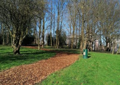 Réfection dés chemin dans le parc philosophique à Alleur.

Mise en place de plaquettes bois  dans...