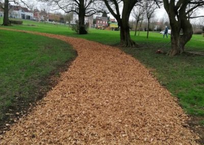 Réfection dés chemin dans le parc philosophique à Alleur.

Mise en place de plaquettes bois  dans...