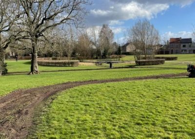 Réfection dés chemin dans le parc philosophique à Alleur.

Mise en place de plaquettes bois  dans...