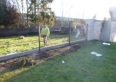 Démolition d'un mur de bloques de béton et remplacement par une clôture rigide de chez BETAFENCE ...