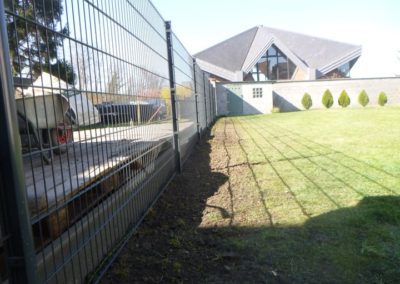Démolition d'un mur de bloques de béton et remplacement par une clôture rigide de chez BETAFENCE ...