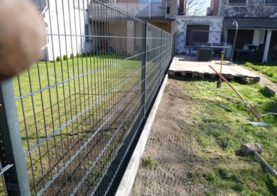Démolition d'un mur de bloques de béton et remplacement par une clôture rigide de chez BETAFENCE ...