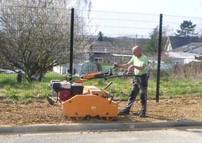 Création des pelouses autour de la nouvelle poste de Andenne .

Les semis sont très précoces, au ...