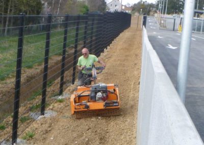 Création des pelouses autour de la nouvelle poste de Andenne .

Les semis sont très précoces, au ...