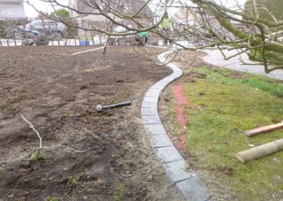Aménagement d'une petite devanture à Horion-Hozémont.

Changement des plantations pour une entret...
