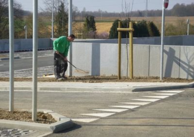 Création des pelouses autour de la nouvelle poste de Andenne .

Les semis sont très précoces, au ...