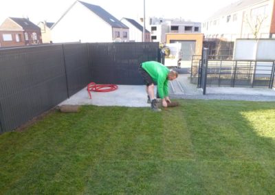Petites ou grandes surfaces, la pelouse en rouleaux est la solution idéale pour pouvoir profiter d'...