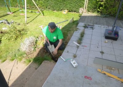 Petits aménagements divers dans un jardin à Beaufayx.

Réalisation d'une plantation de graminées...