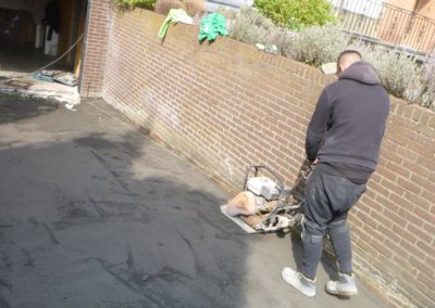 Réfection d'une allée de garage à Grâce-Hollogne.

Pose de pavés MARLUX 15/15 clinkers....