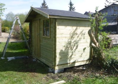 Fin de semaine chargée: 

Remplacement d'un petit chalet de jardin qui a fait son temps pour un nou...