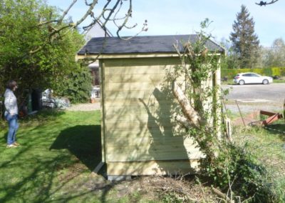 Fin de semaine chargée: 

Remplacement d'un petit chalet de jardin qui a fait son temps pour un nou...