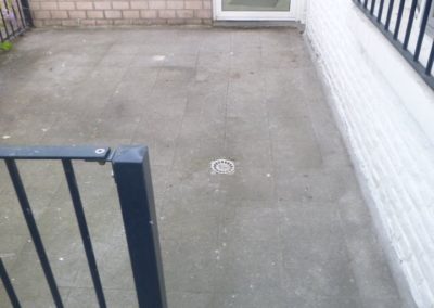 Sur un petit balcon, Réalisation d'une superbe petite terrasse en pavés céramiques 60/60. Super...