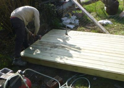 Fin de semaine chargée: 

Remplacement d'un petit chalet de jardin qui a fait son temps pour un nou...