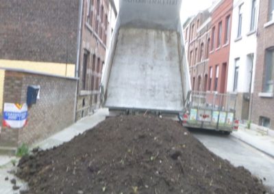Aménagement d'un petit jardin à Angleur.

- Placement d'une palissade en composite.
- Mise à nive...