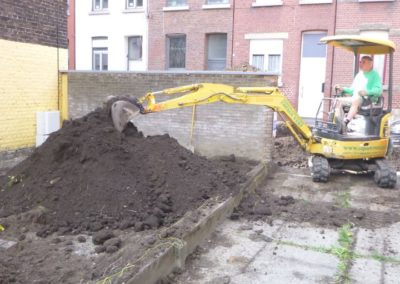 Aménagement d'un petit jardin à Angleur.

- Placement d'une palissade en composite.
- Mise à nive...