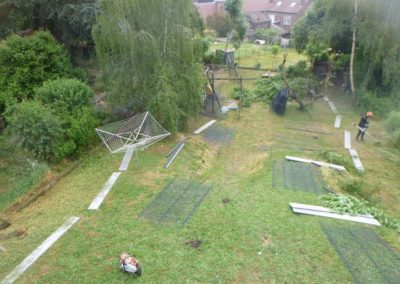 Installation d'une clôture rigide avec soubassement de béton, autour d'un jardin à Herstal.

L'ac...