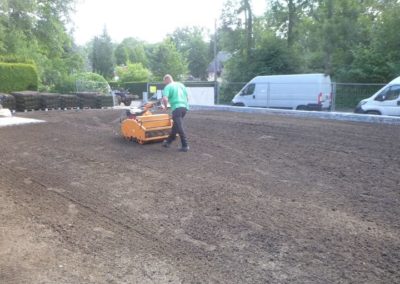 Il y a deux jour, ici, il n'y avait rien!

Réalisation d'une pelouse en rouleau.

Après l'installa...