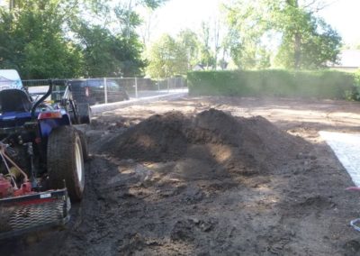 Il y a deux jour, ici, il n'y avait rien!

Réalisation d'une pelouse en rouleau.

Après l'installa...