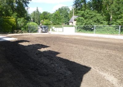 Il y a deux jour, ici, il n'y avait rien!

Réalisation d'une pelouse en rouleau.

Après l'installa...