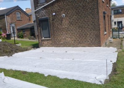 Aménagement d'une nouvelle terrasse en pavés béton XL 100/100 cm MARLUX et cheminements en 15/158...