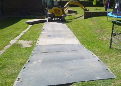 Aménagement d'une nouvelle terrasse en pavés béton XL 100/100 cm MARLUX et cheminements en 15/158...