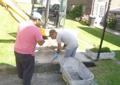 Aménagement d'une nouvelle terrasse en pavés béton XL 100/100 cm MARLUX et cheminements en 15/158...