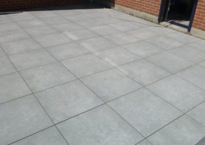 Réfection d’une terrasse avec des pavés céramiques