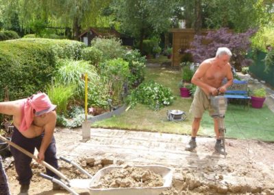 Réfection d'une terrasse avec des pavés céramiques 60/60 cm.

Réalisation d'un empierrement le l...
