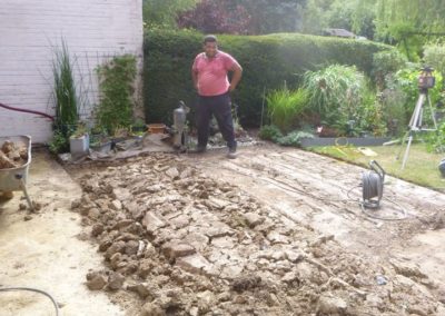 Réfection d'une terrasse avec des pavés céramiques 60/60 cm.

Réalisation d'un empierrement le l...