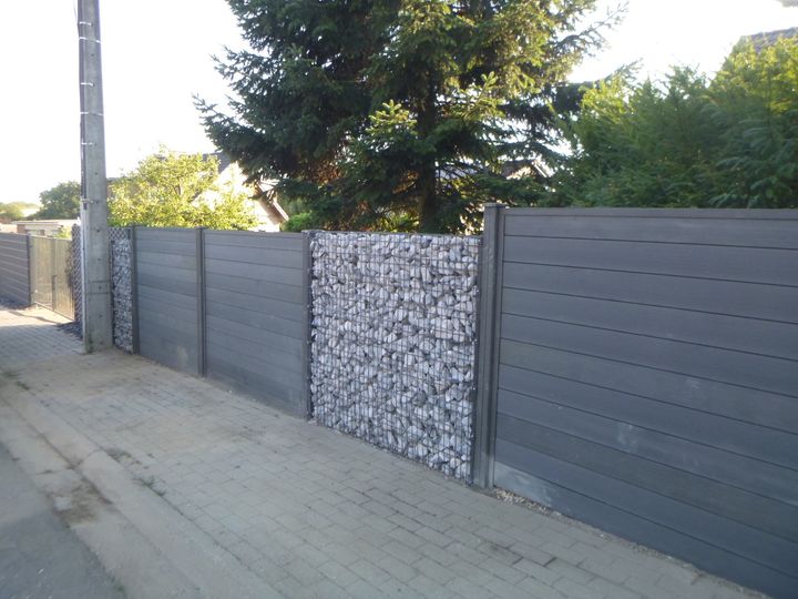 Sécurisation d'une devanture de maison à Oupeye.

Placement d'une clôture mixte composées de pan...