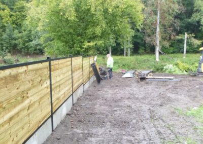 Après les inondations de juillet 2021, on poursuit la remise en ordre des jardins.Réalisation d'...