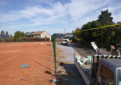 Remplacement des clôture autour de terrain de tennis à Oupeye au tennis les marmottes.Clôture d...