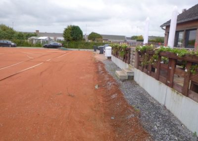Remplacement des clôture autour de terrain de tennis à Oupeye au tennis les marmottes.Clôture d...