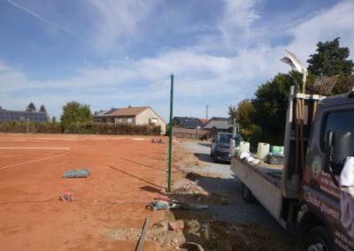 Remplacement des clôture autour de terrain de tennis à Oupeye au tennis les marmottes.Clôture d...