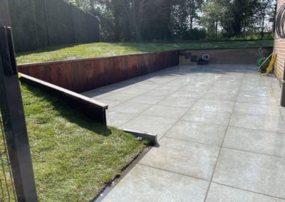 Une belle terrasse en céramique 60/60 posés sur chape de béton armée. 

Petit retour sur une de ...