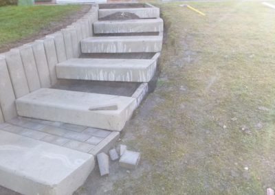 Remplacement d'un escalier et muret en bois devenu très dangereux par un escalier en élément de b...
