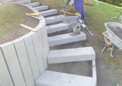 Remplacement d'un escalier et muret en bois devenu très dangereux par un escalier en élément de b...