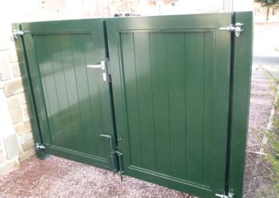 Réalisation sur mesure et avec le ral 6009 d'un portail que nous venons d'installer avec succès....